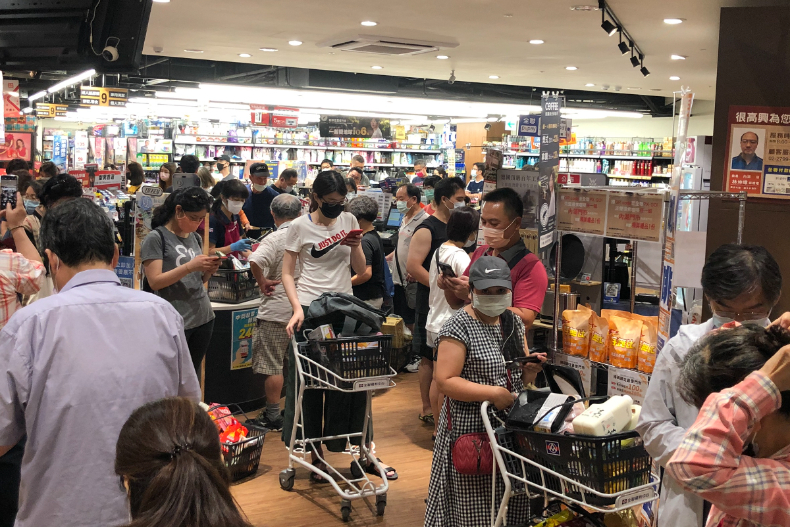 中南部陸續爆確診案例！日常生活「9大感染風險」一覽，超市、餐廳染疫指數報你知