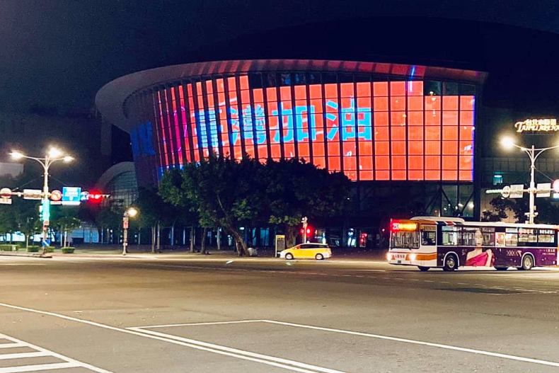 看好了世界「21字防疫口號」滿滿正能量！台灣人超團結、自律，北市鬧區捷運如空城