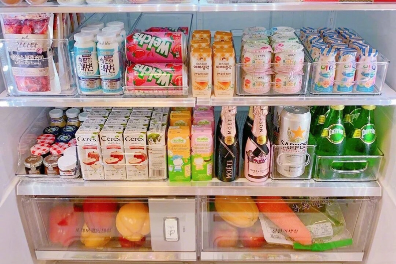 秀出疫情下的冰箱！展榮展瑞強迫症發作「冰箱神整齊」，網友把飲料店搬回家