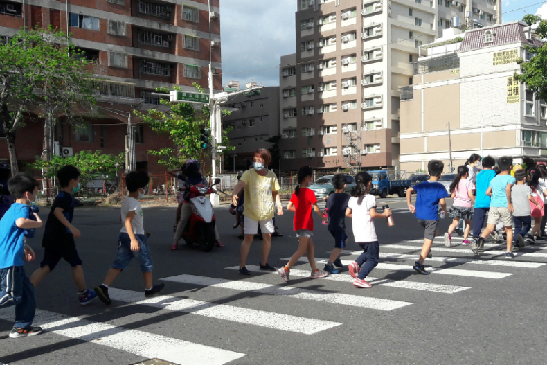 FotoJet (28) - FotoJet (28).jpg 爸媽注意!全國中小學確定「延後開學」,教育部最新行事曆將公布