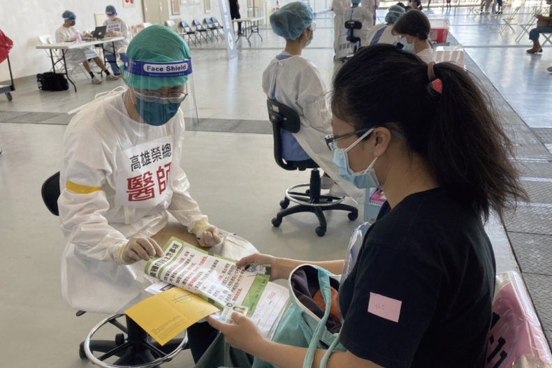 「疫苗混打」即將開放，這３類人率先接種！醫生曝光「保護力最強組合」，比２劑AZ更佳