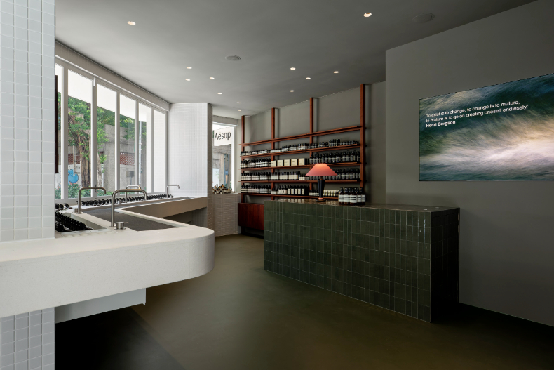 永康街最美的風景！Aesop全新概念店致敬茶館文化、打開窗就是綠地公園