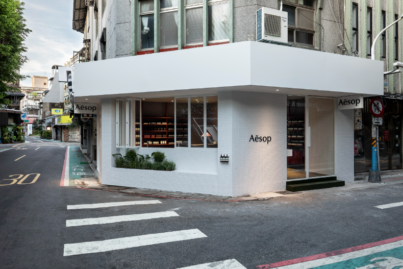 永康街最美的風景！Aesop全新概念店致敬茶館文化、打開窗就是綠地公園