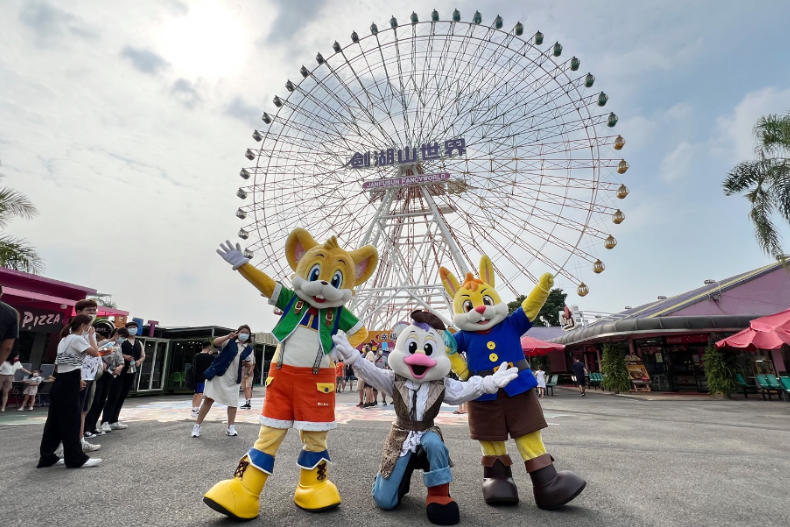 證件含這４碼「豬肋排免費吃」、十月壽星「買一送一」！樂園再祭對對碰下殺299元優惠
