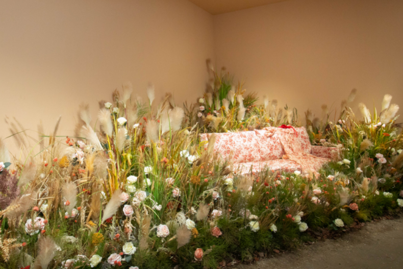 蔡依林深V西裝太辣！《GUCCI原典特展》亮點：呸姐打卡pose示範、桃粉水壺也要收