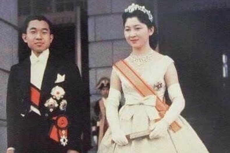 日本皇室傳奇愛情「明仁與美智子」相知相愛62年！「第一個平民皇后、自由戀愛」皇太子為愛打破傳統