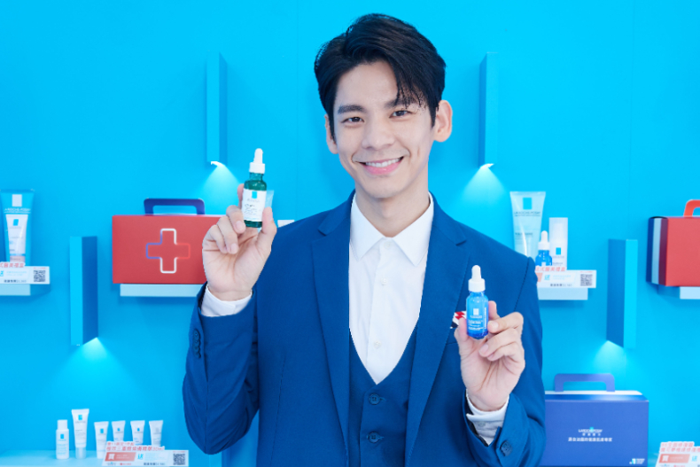 ▲林柏宏擔任理膚寶水台中大遠百快閃店一日店長