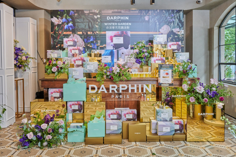 ▲DARPHIN奢光花園派對現場禮物盒陳列區