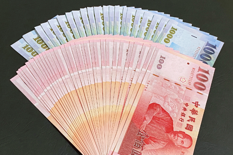 ▲8家金融機構均開設「新鈔兌換專櫃」