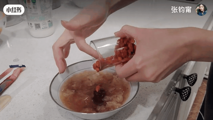 張鈞甯奔4還有緊緻Q嫩好膚質！親授私房美顏湯「桃膠皂角米」做法大公開