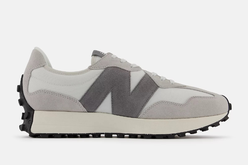 ▲灰色球鞋推薦：New Balance 327，NT.2,980