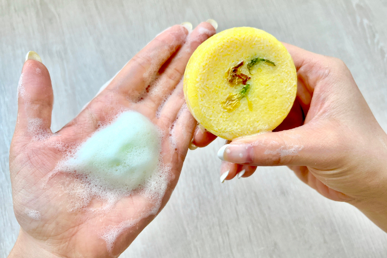 ▲蓓膚美Care+胺基酸洗髮餅泡泡非常綿密