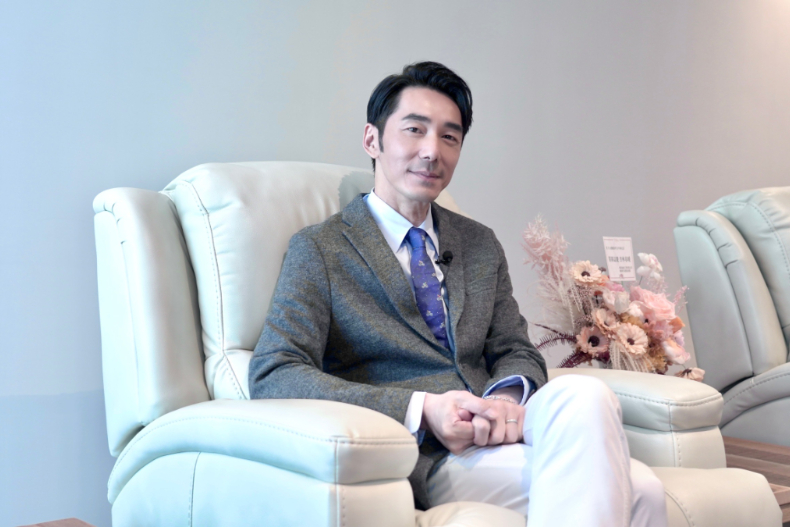 FotoJet (11) - FotoJet (11).jpg 48歲「彪哥」李李仁擁抱慢老:「我不怕老,老這件事蠻好的」!靠1招養身法保持凍齡狀態