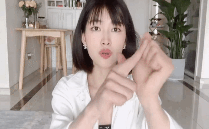 3 - 3.gif 網友實測真有效!偷學日本小顏整骨3招「淡化法令紋」,連下顎線也變清晰