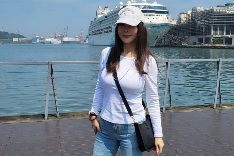 ▲陳美鳳身上包包是愛馬仕的Evelyne包