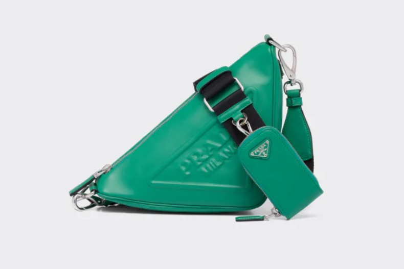 ▲PRADA 皮革三角形掛肩袋，NT.68,000