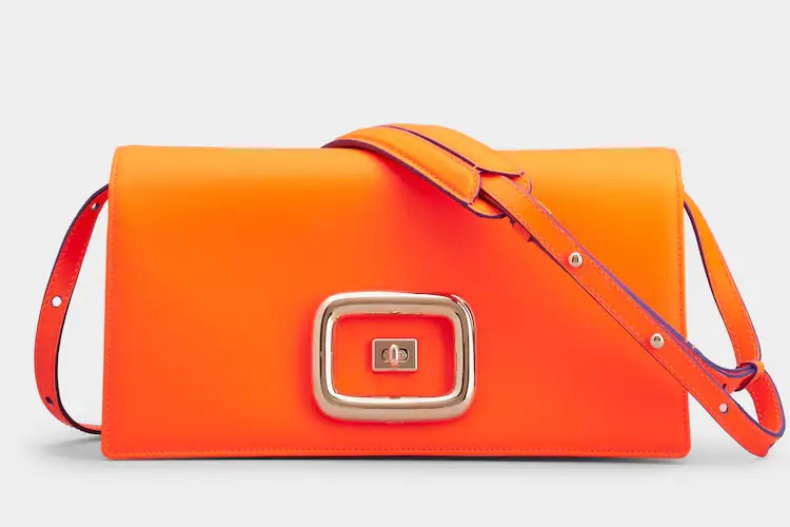 FotoJet (13) - FotoJet (13).jpg ▲Roger Vivier Viv Choc ⽇夜⼿袋,NT.90,200