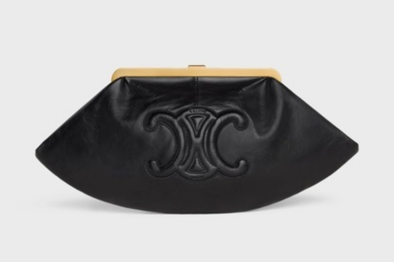 FotoJet (12) - FotoJet (12).jpg ▲CELINE 平滑羊皮CUIR TRIOMPHE收納袋,NT.89,000