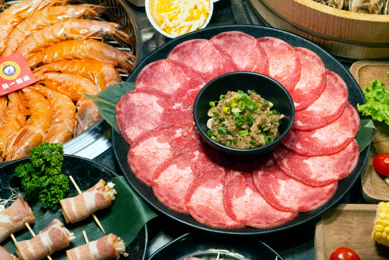身分證有「0、1、2」中任二碼即享火鍋吃到飽！超人氣「熊一頂級燒肉」2大好康衝了