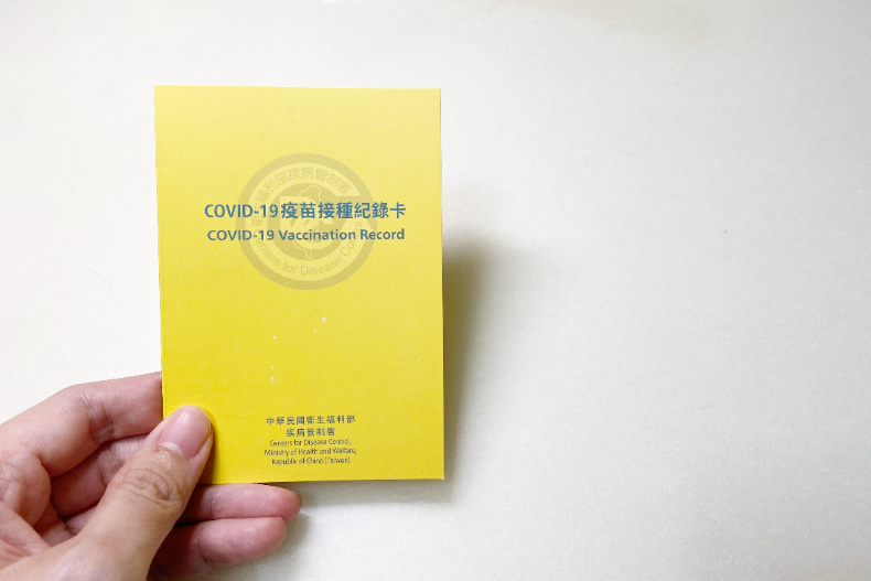 643714ed-1b8e-4bf8-9d69-3b8c1db198f6 - 643714ed-1b8e-4bf8-9d69-3b8c1db198f6.jpg 懶人包/「疫苗新制」今上路!24類人員、3大場所要打「第三劑」,沒打會罰嗎?如何預約?