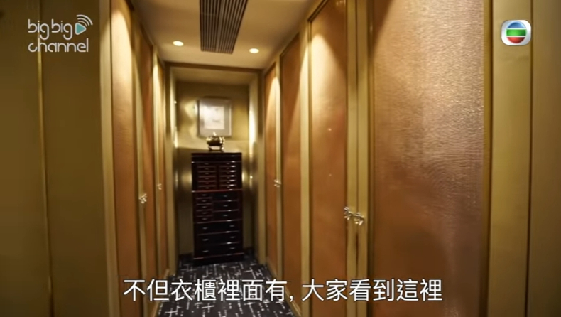 ▲關之琳的衣帽間,內有10個大衣櫃