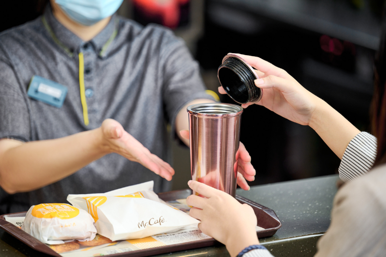 麥當勞「飲料現折5元」優惠沒有期限！麥粉一個動作爽喝，「集點送飲料」兌換至6月底