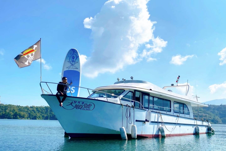 乘風破浪！全台9個「豪華遊艇」包船推薦：宜蘭牛奶海SUP立槳、海上BBQ、澎湖灣微醺體驗