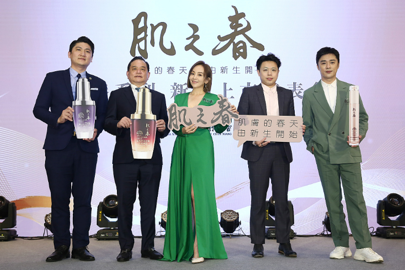 46歲還被叫「妹妹」的只有她！季芹分享凍齡4秘訣，7天不保養皮膚都啵亮