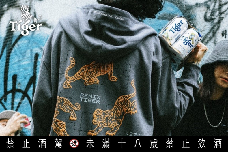▲深灰聯名連帽拉鍊外套