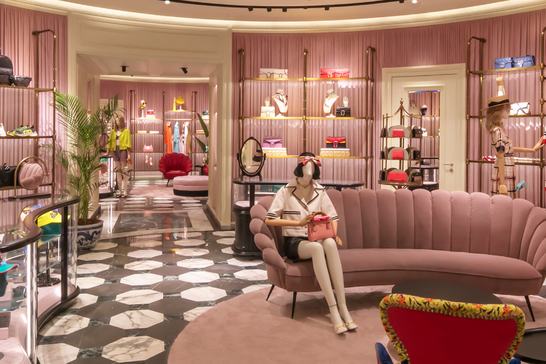 林熙蕾、關穎甜喊：老公買單！GUCCI微風店超好逛～Melody和美寧老師竟看上同咖半月包