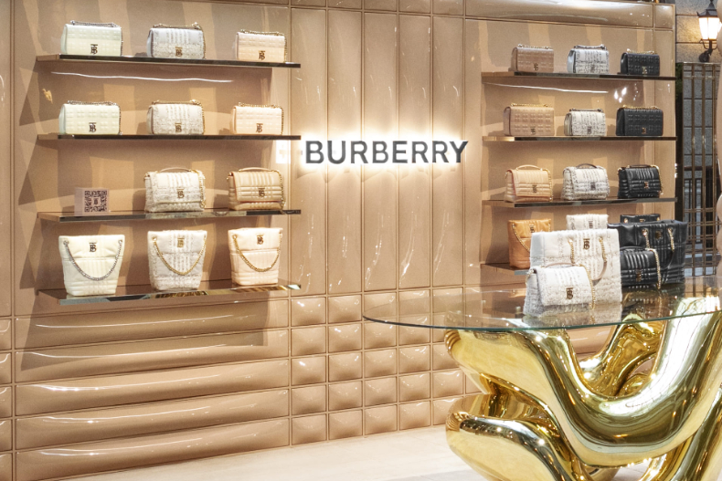 BURBERRY限時快閃店登場！美寧老師精選3款「特色Lola包」：優雅百搭，超實揹