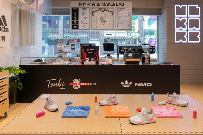忍不住姨母笑!原子少年腳踩adidas Originals潮鞋,天王星力邀:一起穿情侶鞋