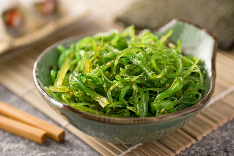 9種食物吃出高效率!功能醫學醫師推薦:綠茶、芭樂這樣吃改善腦霧、思緒遲鈍