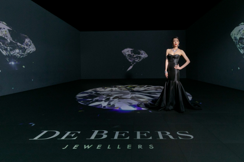 De Beer高級珠寶展!實力派戲劇女星蔡淑臻完美演繹光之藝術嶄新巔峰