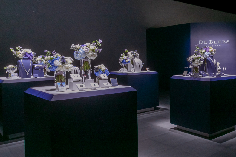 De Beer高級珠寶展!實力派戲劇女星蔡淑臻完美演繹光之藝術嶄新巔峰