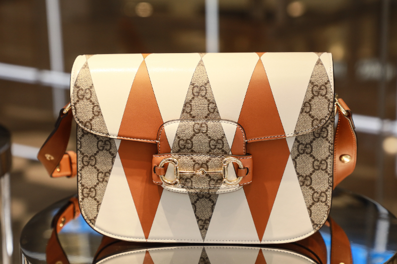 EXQUISITE GUCCI店中店限時登場！全新雙G肩背提包開箱，6種顏色＋大容量還超百搭