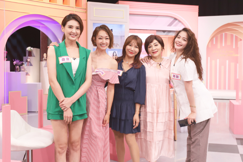 ▲女大來賓大合照（由左至右）：韋汝、潘慧如、佩甄、王彩樺、翊萱