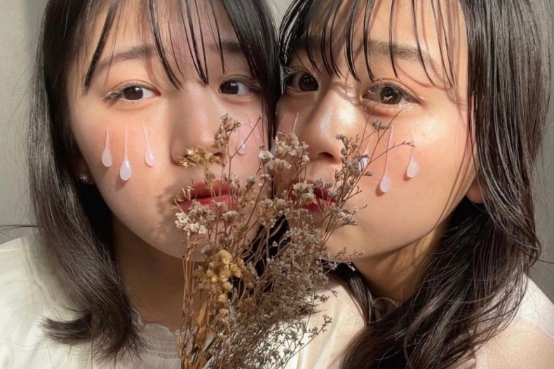 日本女高中生「眼淚妝」爆紅！將熱熔膠滴臉上展現「水汪汪」，網驚：我不懂時尚