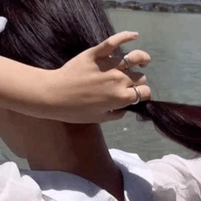 韓國女星都愛的隨興低馬尾！不用髮夾和髮圈，只要4步驟就能快速完成