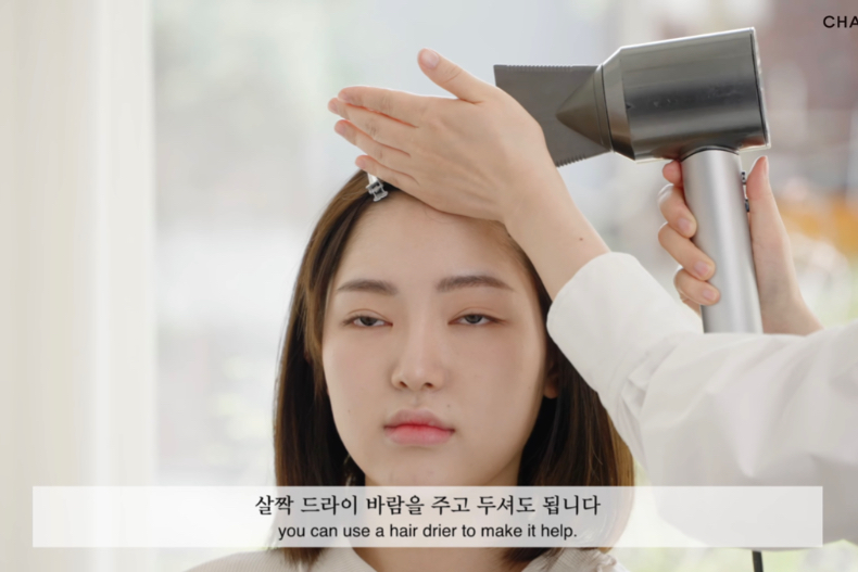 ▲髮量較少的人可以用吹風機把髮根吹一下