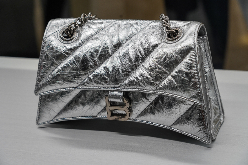蔡詩芸超推這咖包！女大特派美寧老師帶你逛BALENCIAGA，曝：入門先從這2單品開始