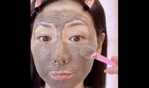 54歲日本媽媽同框女兒像姊妹！分享日式油敷＋三明治敷臉，肌膚嫩到0皺紋