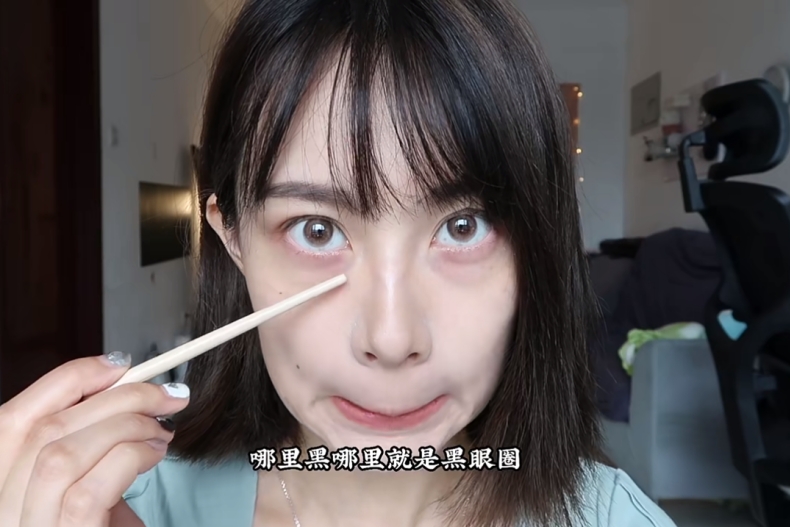 遮完卡粉又沒效？淚溝型黑眼圈必學「乾濕分離遮瑕法」，只要4步驟秒變年輕
