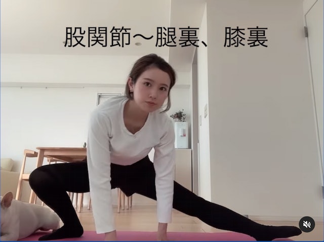 ▲屈膝拉筋