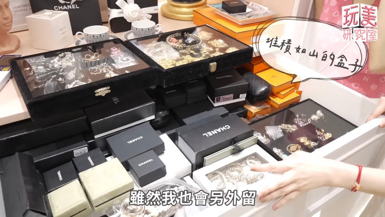 崔咪衣帽間美到像精品店！3款「超稀有香奈兒包」曝光～飾品「防潮防生鏽」保存法也公開