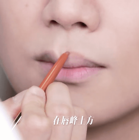 口紅怎麼塗才好看？專業彩妝師「反向操作」更精緻！3重點學起來一生受用