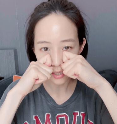 拉提除皺這樣做!40歲張鈞甯親授「0元按摩法」消除法令紋!想要緊緻小臉快跟著做