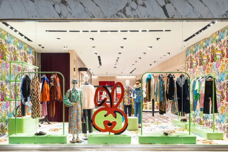 要鎖定這咖了！GUCCI「兔年限定」1955馬銜包開箱，超萌系列3重點一次看