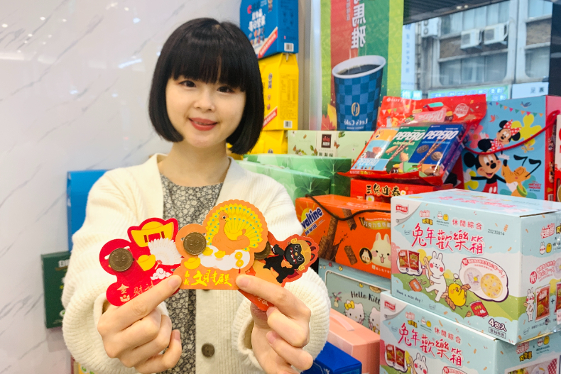 FotoJet - 2023-01-16T163211.656 - FotoJet - 2023-01-16T163211.656.jpg 全家霜淇淋、咖啡「買一送一」只有這5天!春節獻7重好康:滿$500送$50、爽拿財神廟錢母