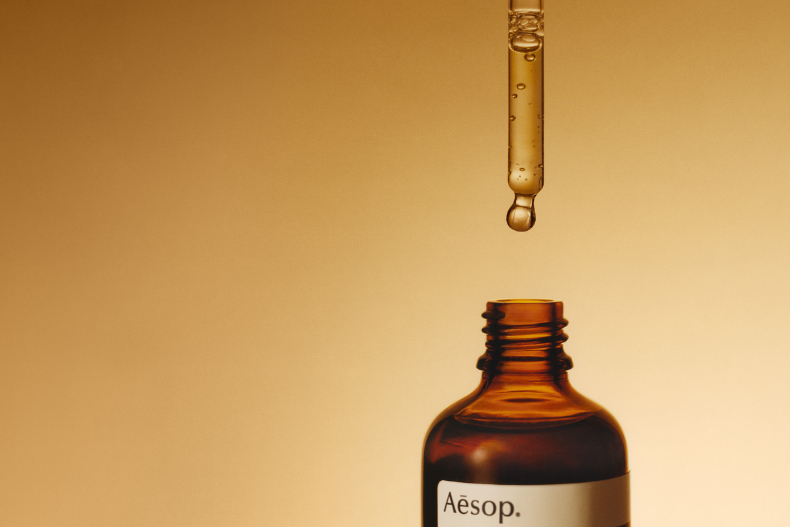 有肌膚營養師之稱！Aesop「澄瑩面部精華」適合全年與所有肌膚使用
